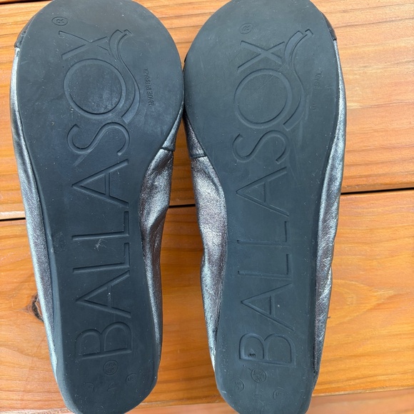 Ballasox by Corso Como Flats, Metallic Silver Pewter and Shiny Black Toe Size 9 - Picture 4 of 8